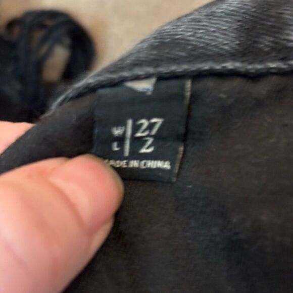 Abercrombie Fitch Pockets Button Fly Distressed Cheeky Denim Shorts Sz 27/2 - Picture 6 of 6